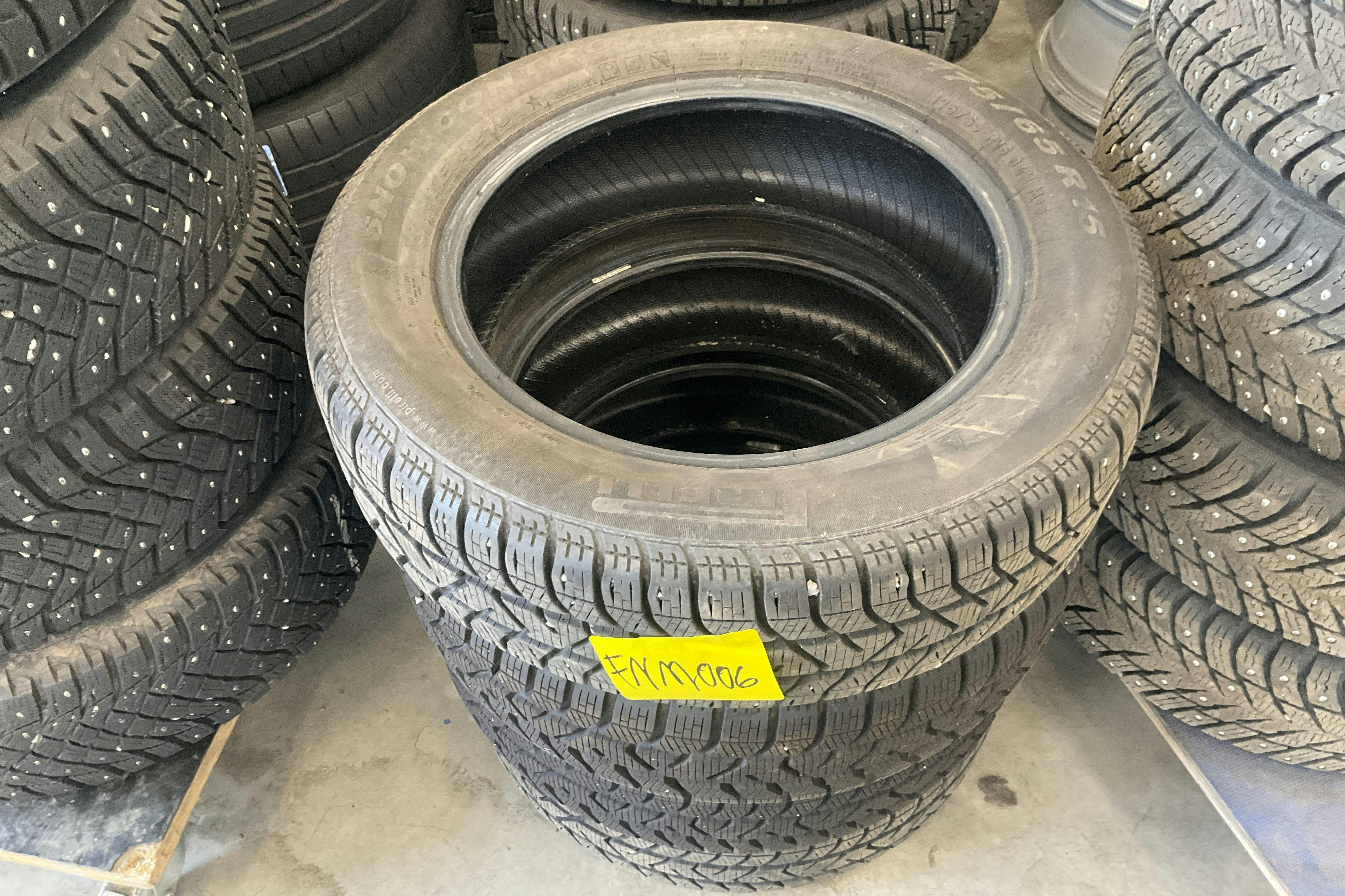 Vehicle Image 12