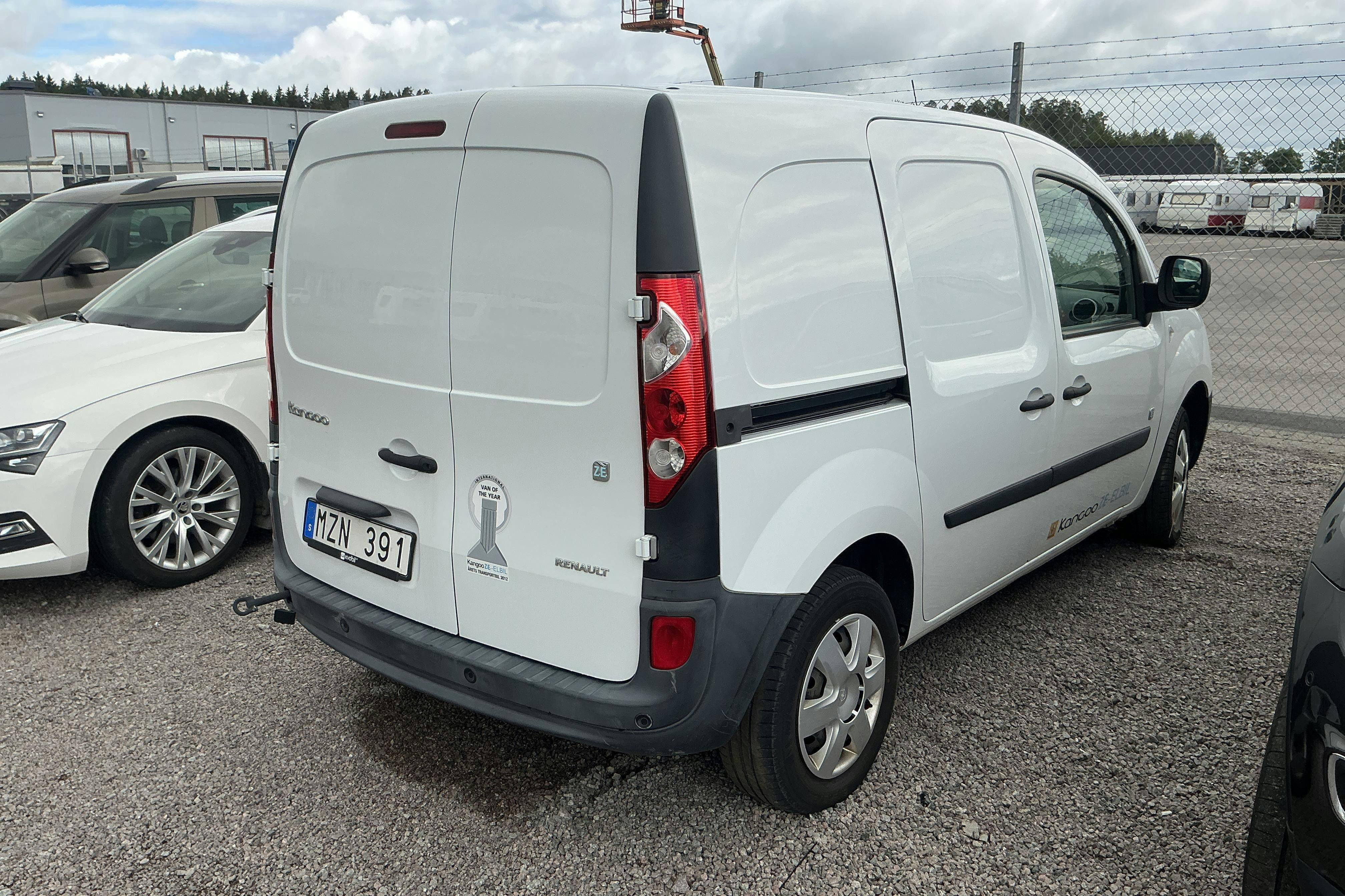 Vehicle Image 4