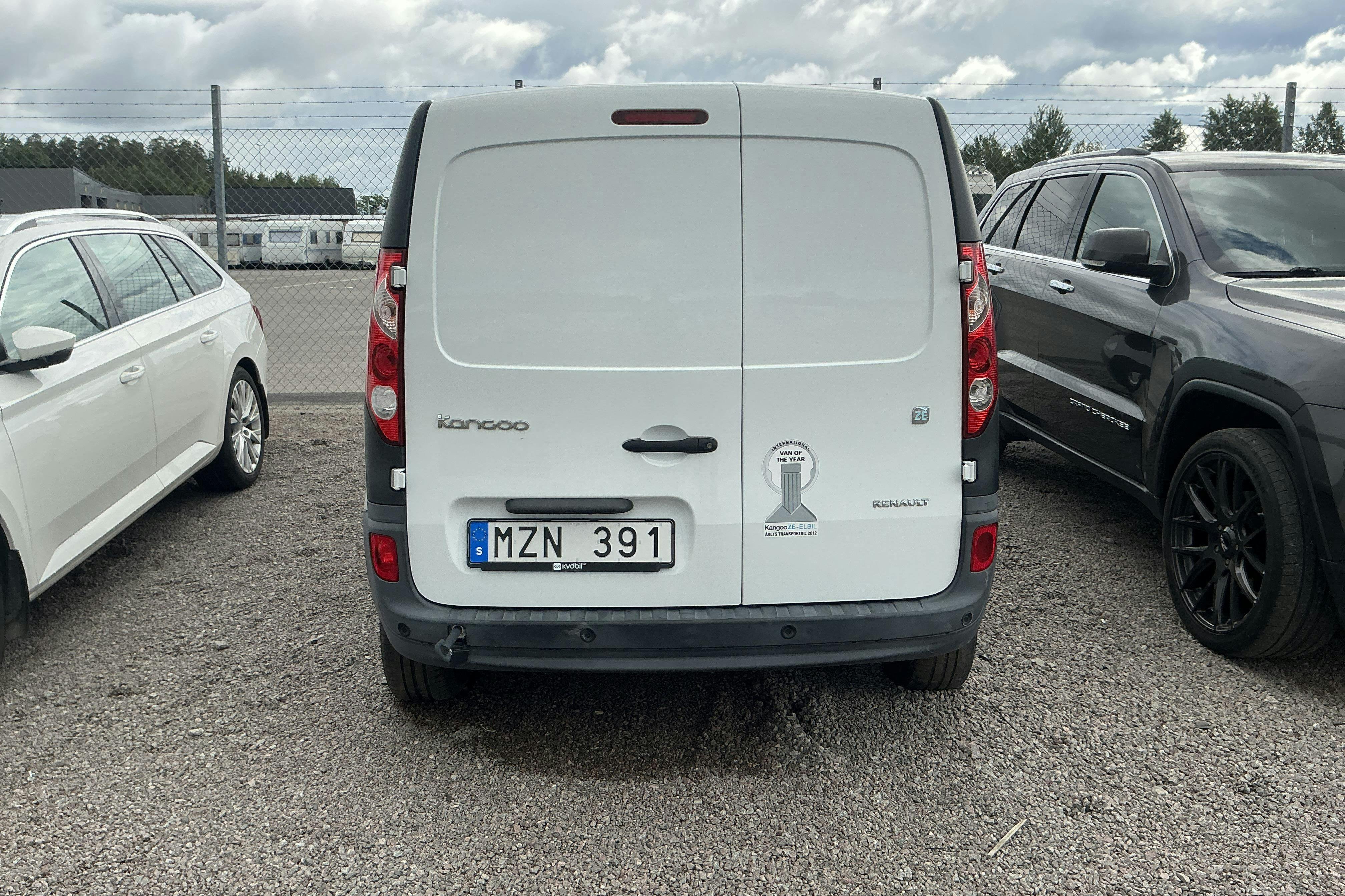 Vehicle Image 6
