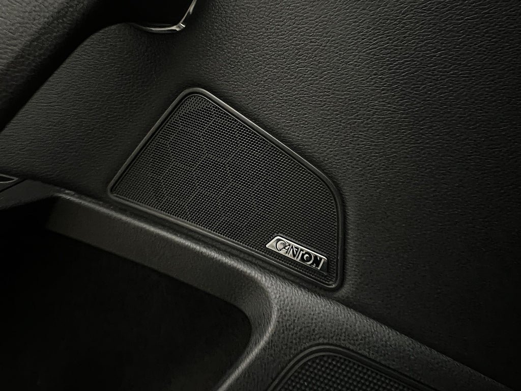 Vehicle Image 32