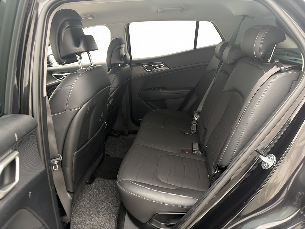Vehicle Image 32
