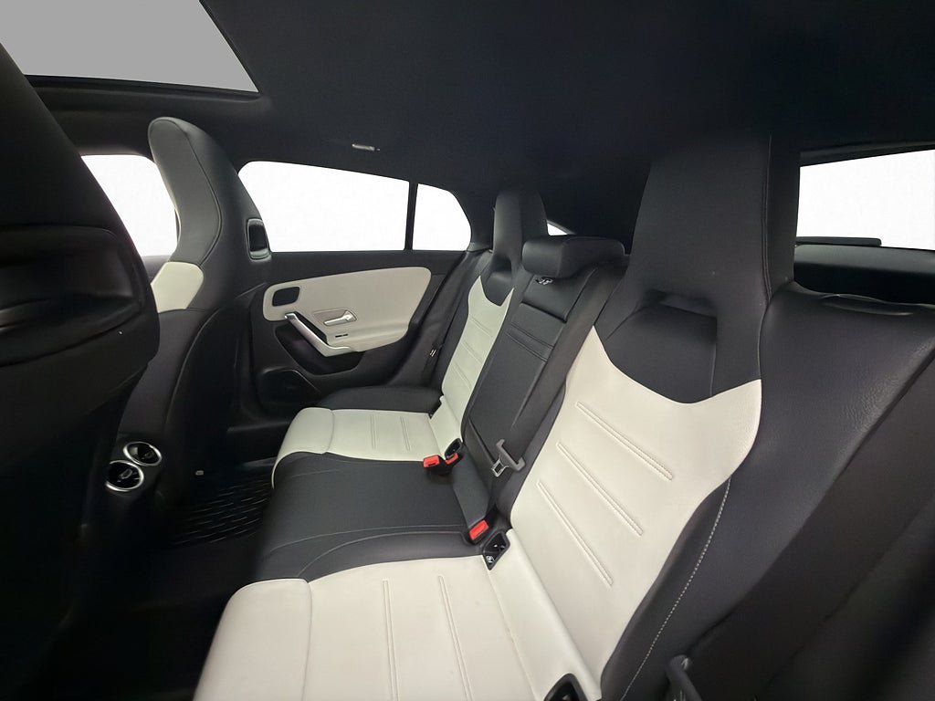 Vehicle Image 33