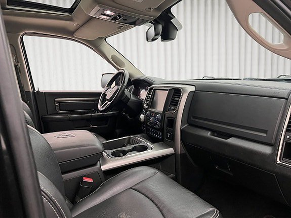 Vehicle Image 32