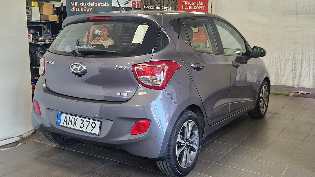 Vehicle Image 7