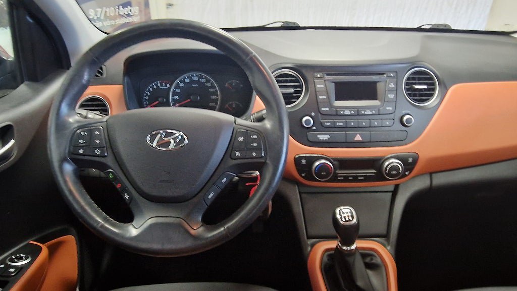Vehicle Image 9