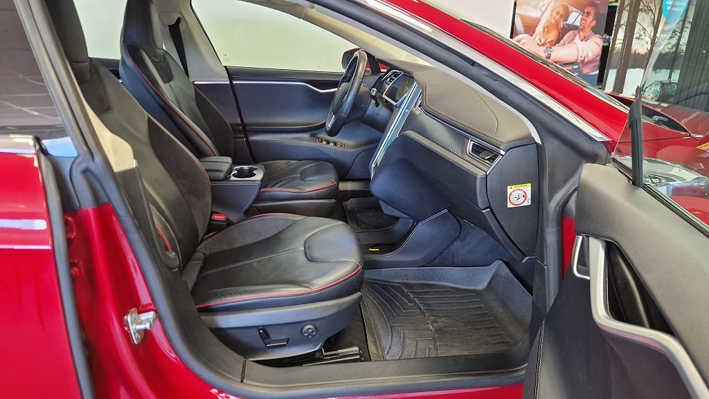 Vehicle Image 12