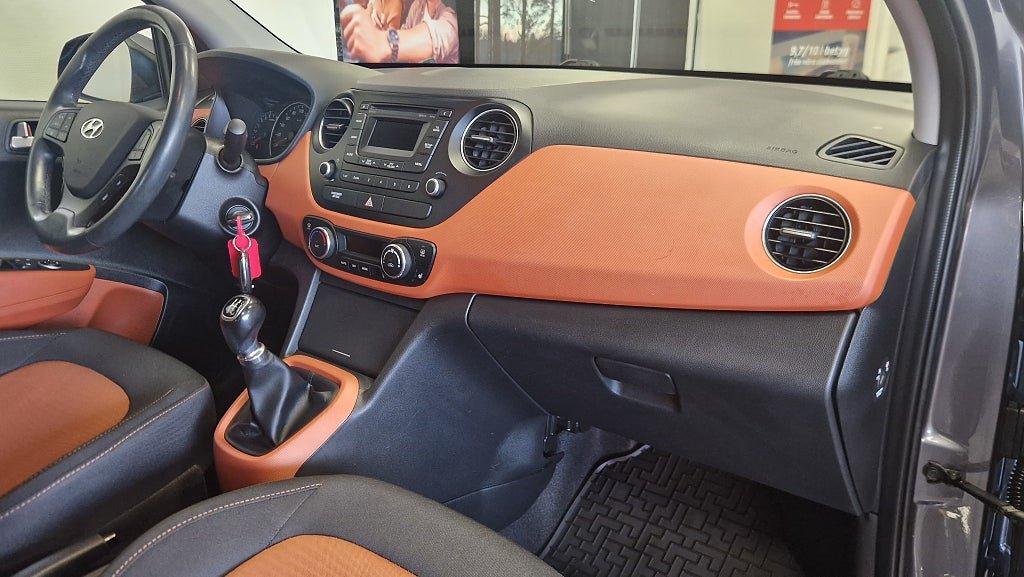 Vehicle Image 11