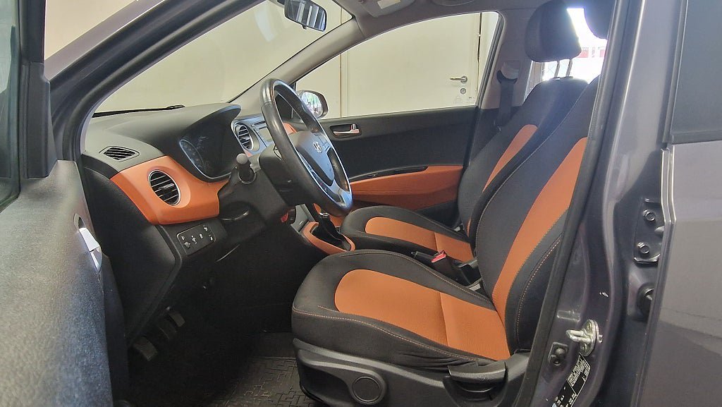 Vehicle Image 14