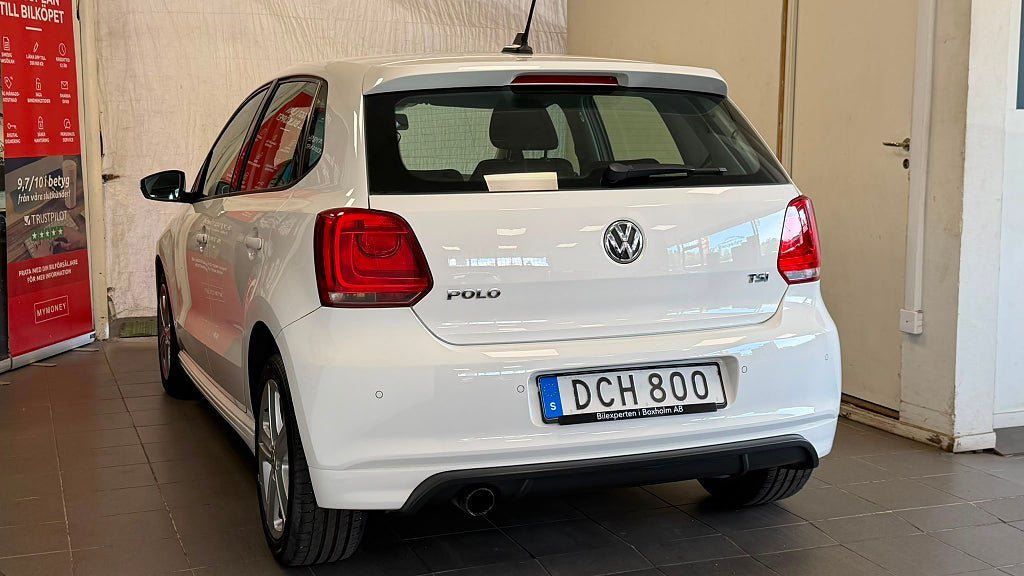Vehicle Image 6