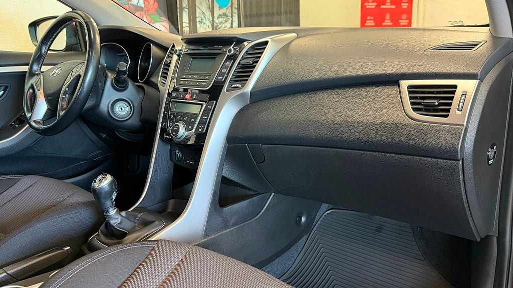 Vehicle Image 12