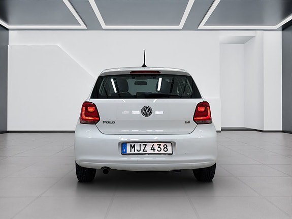 Vehicle Image 6