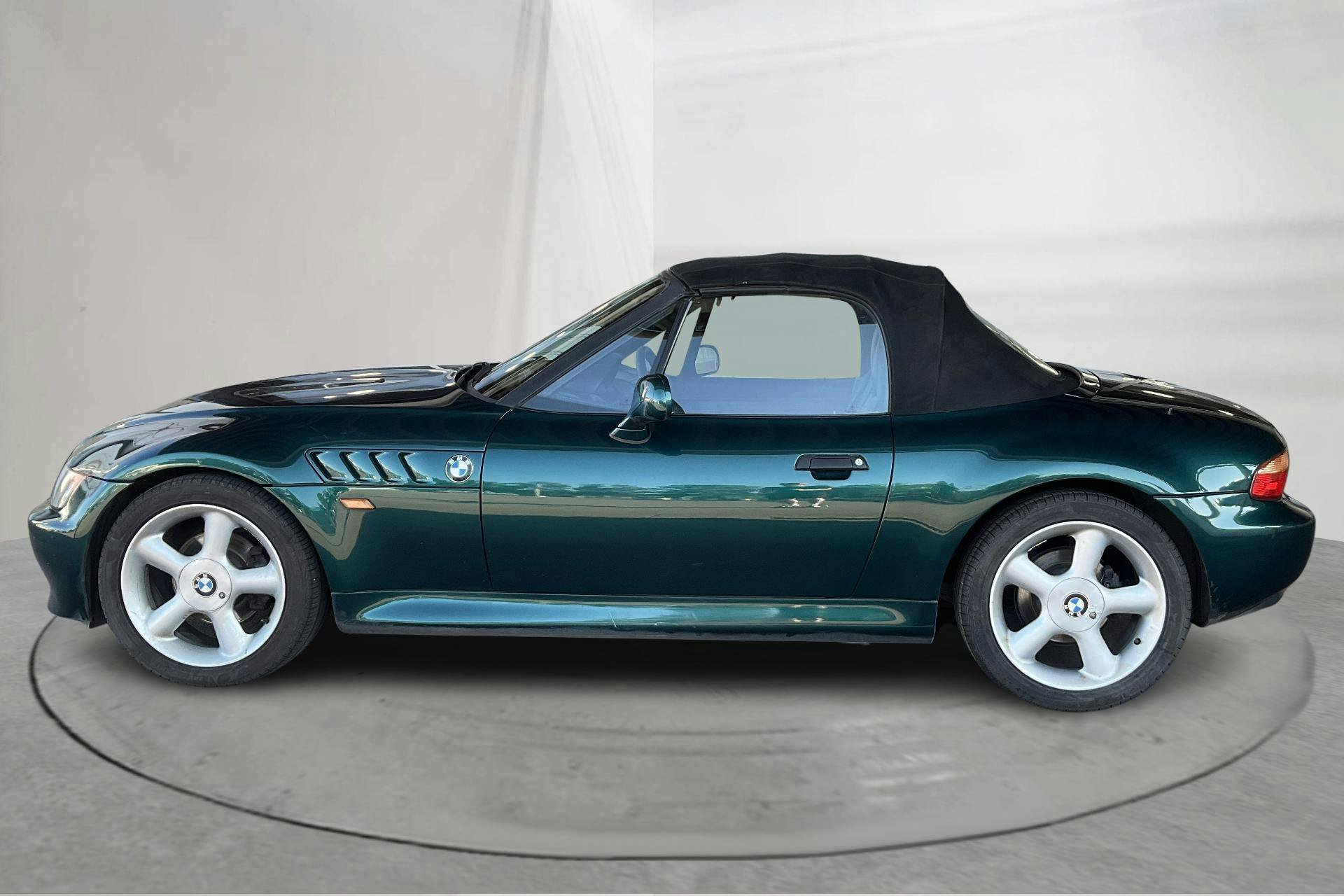 Vehicle Image 8
