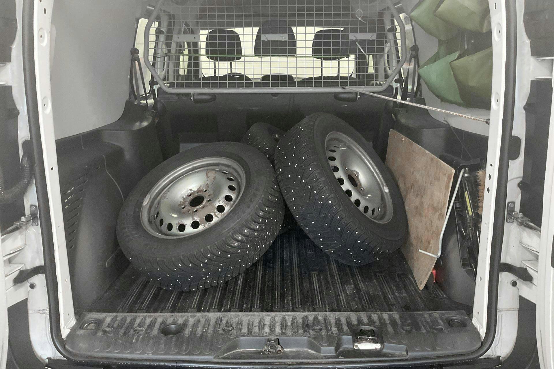 Vehicle Image 9