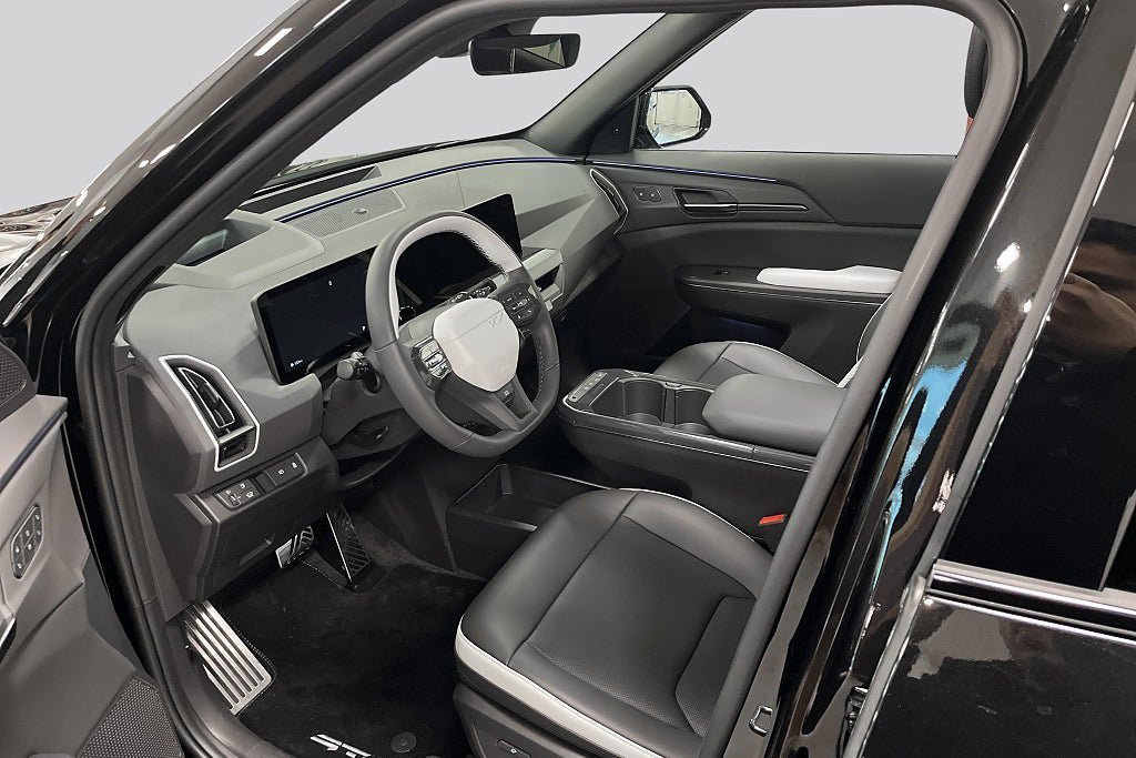 Vehicle Image 13