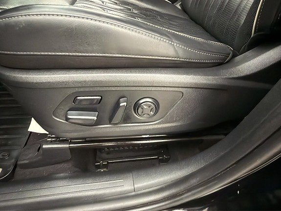 Vehicle Image 29