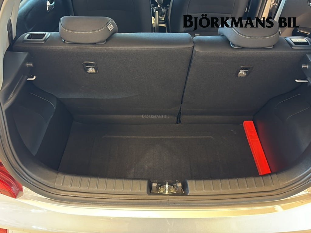 Vehicle Image 14