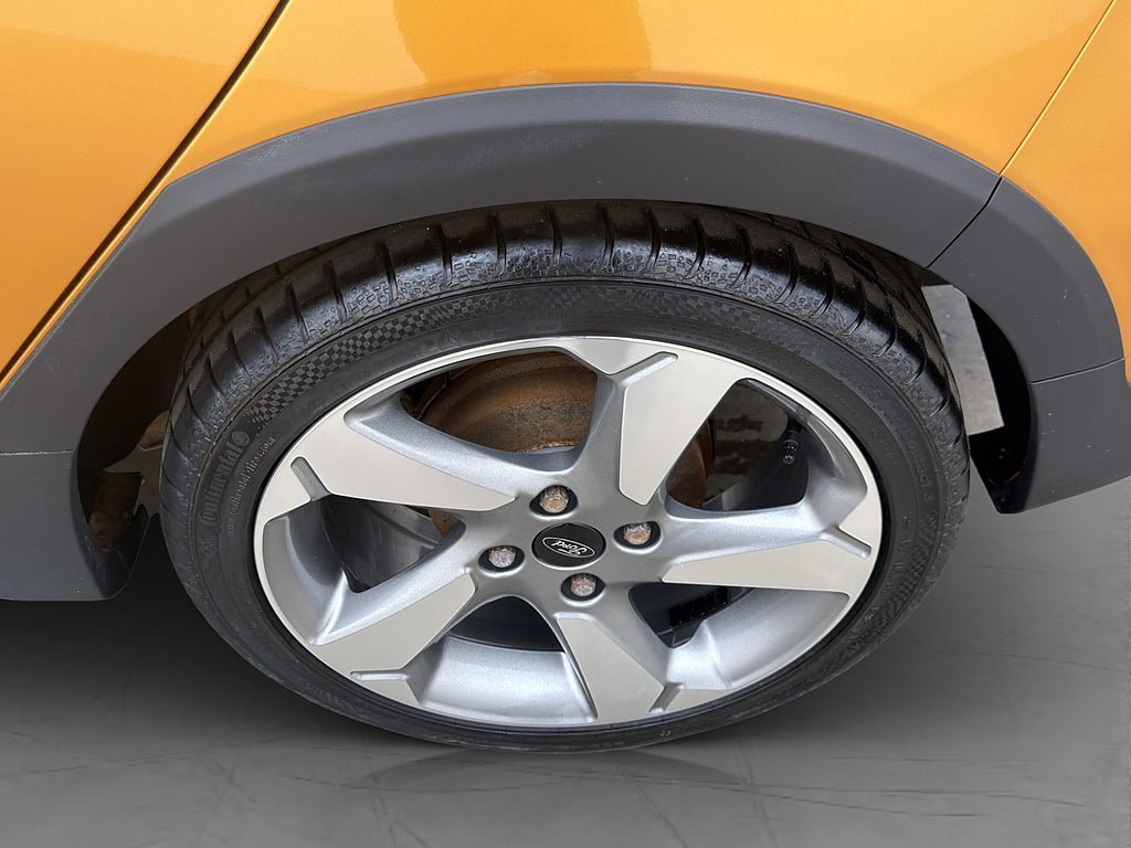Vehicle Image 9