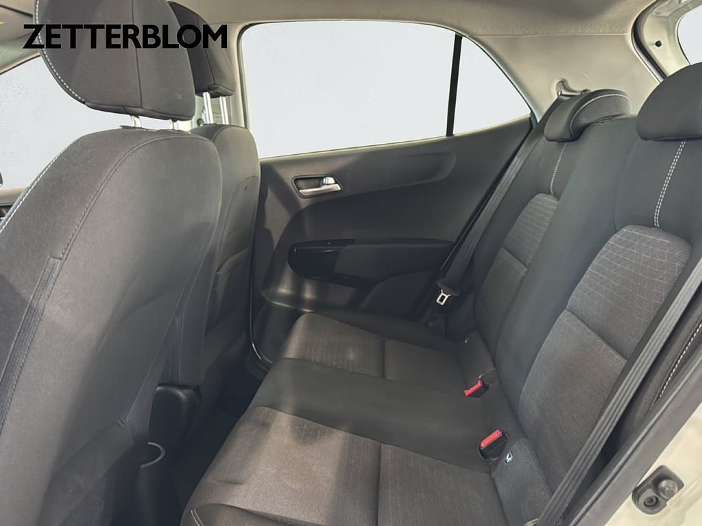 Vehicle Image 9
