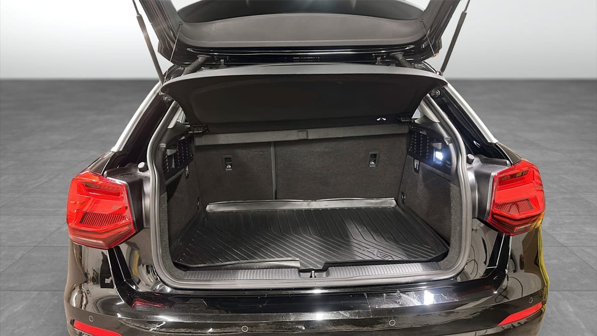 Vehicle Image 12