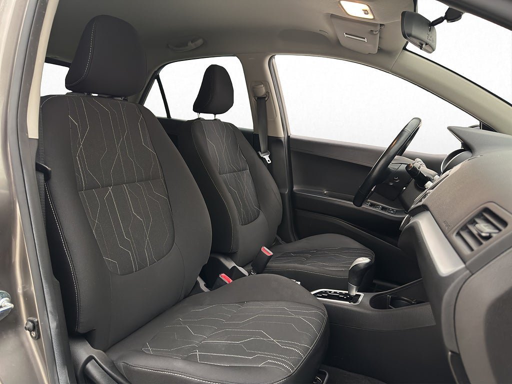 Vehicle Image 13