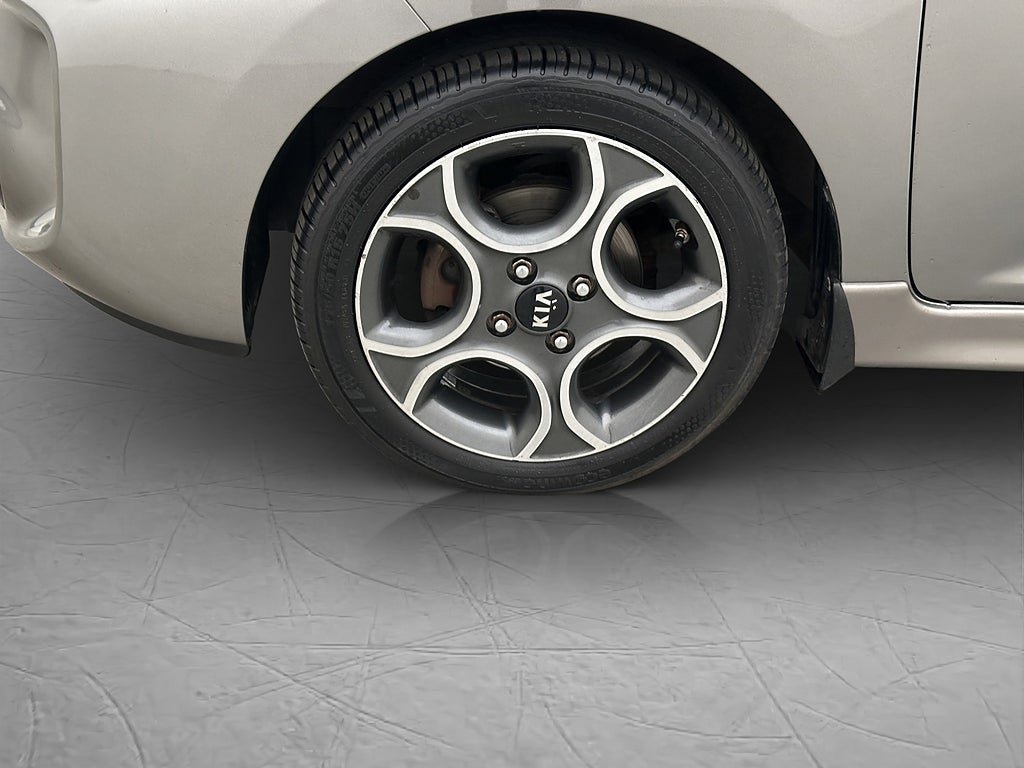 Vehicle Image 25