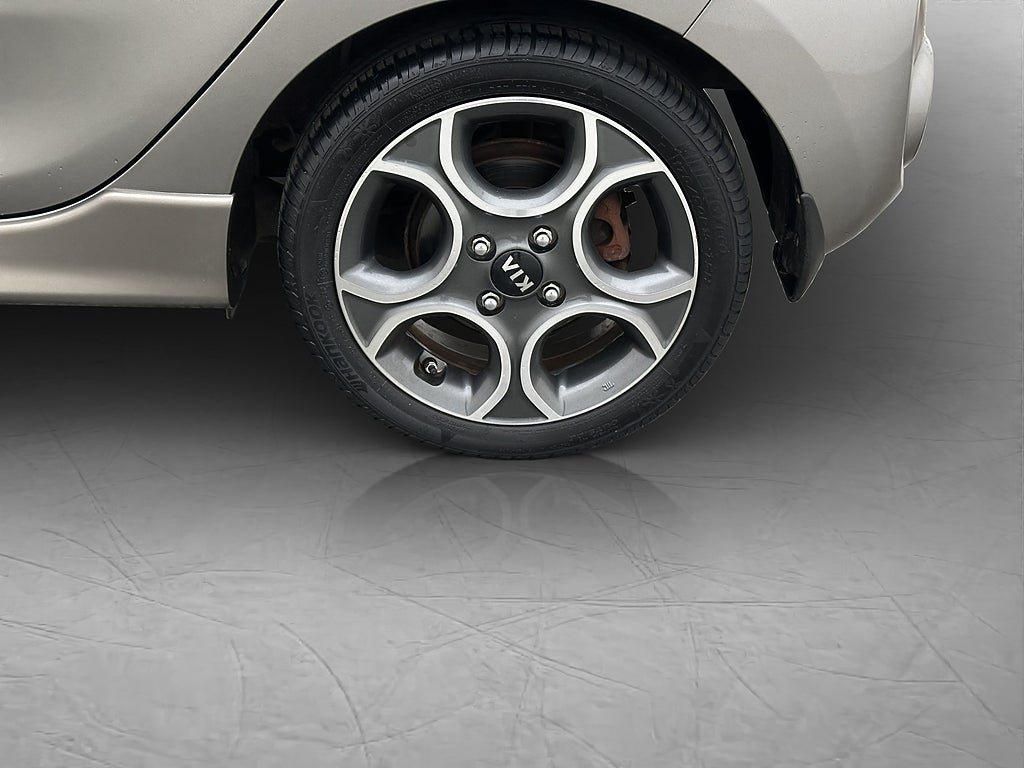Vehicle Image 26
