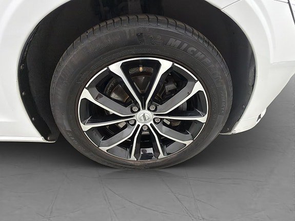 Vehicle Image 38