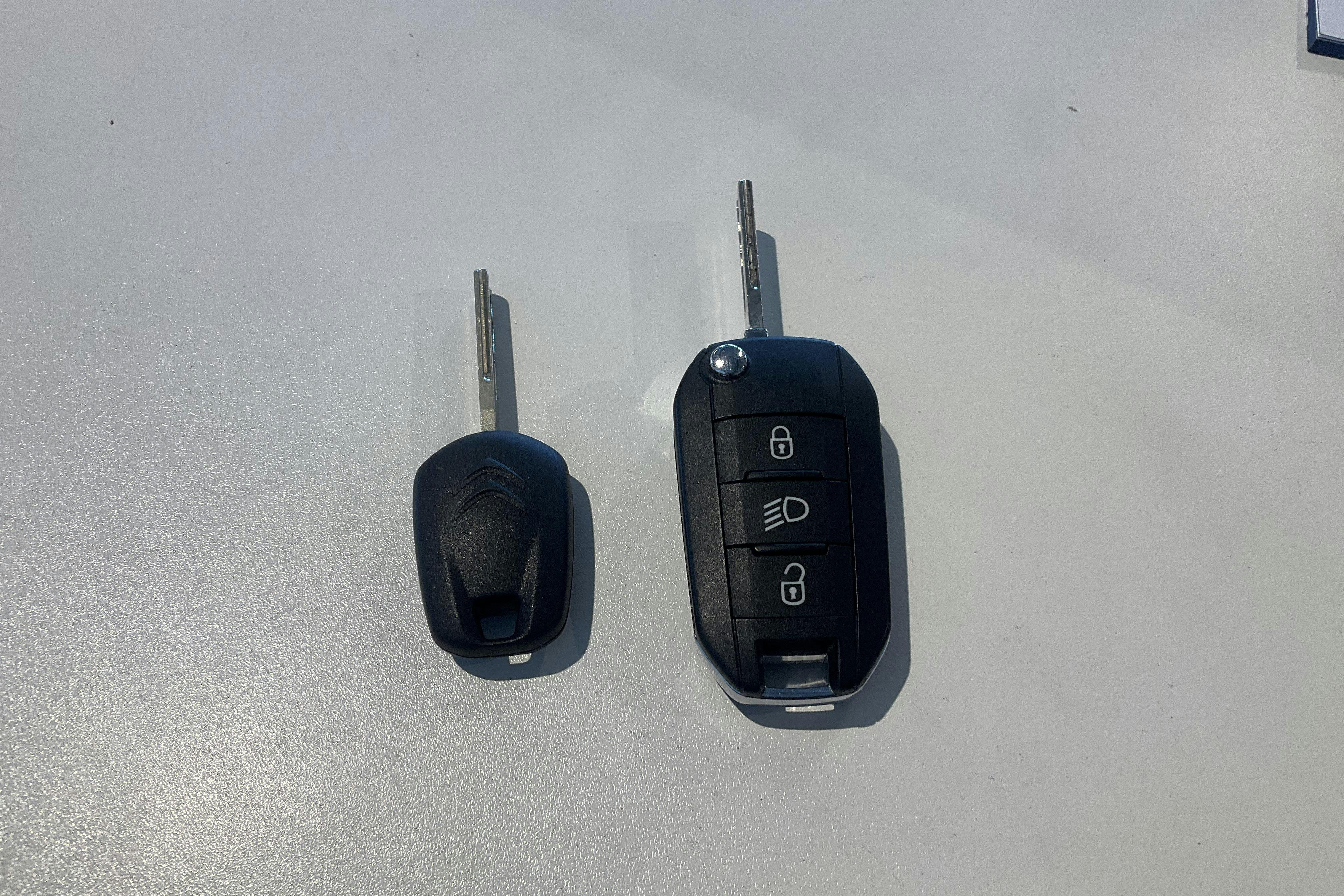 Vehicle Image 16