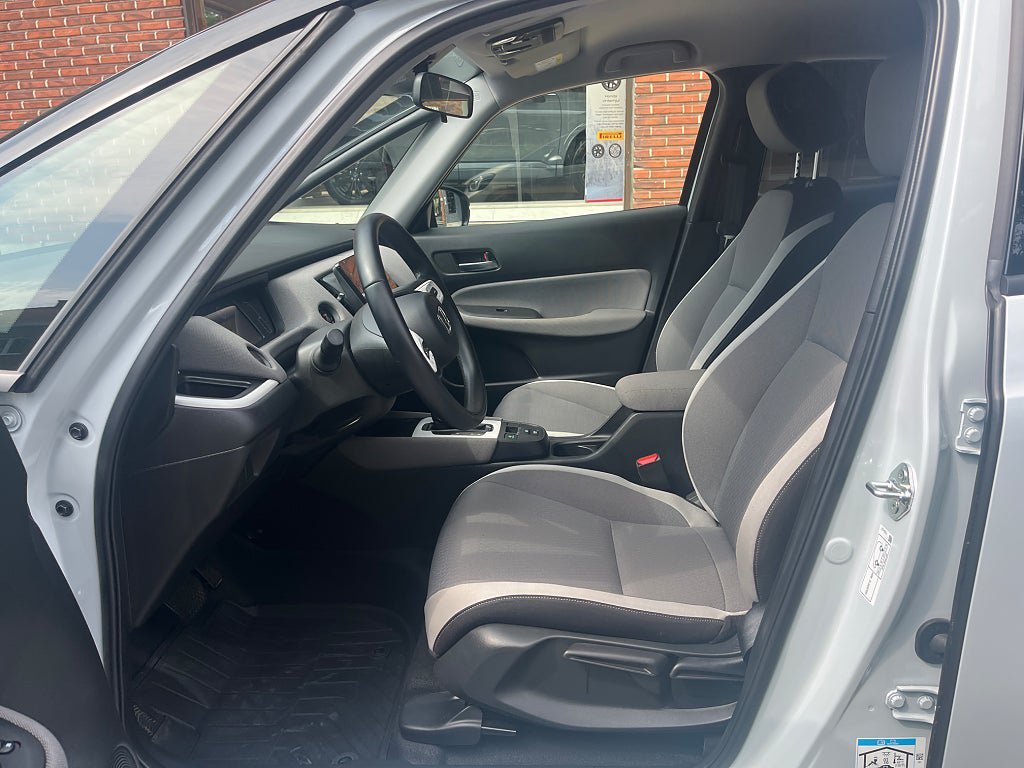 Vehicle Image 7