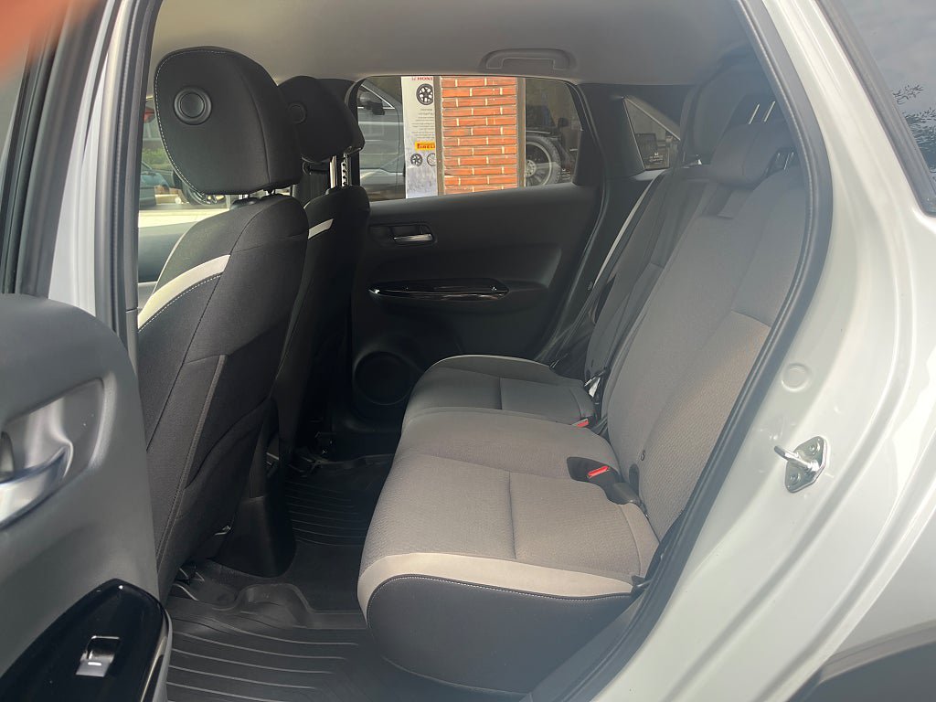 Vehicle Image 8