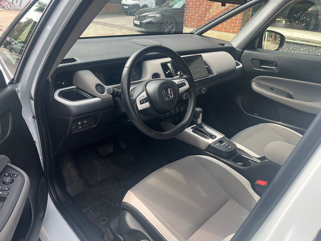 Vehicle Image 10