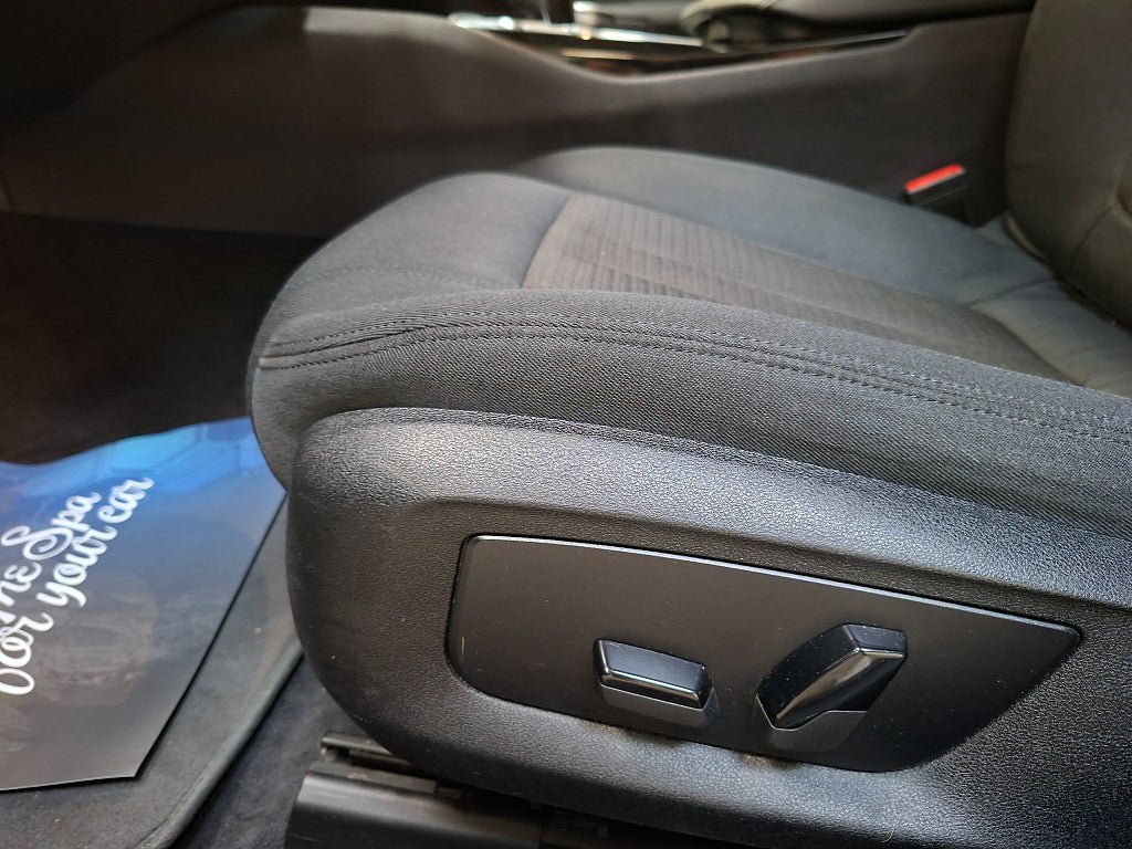 Vehicle Image 16