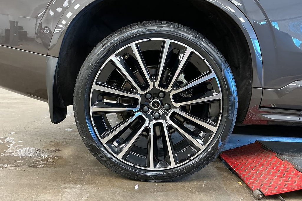 Vehicle Image 12
