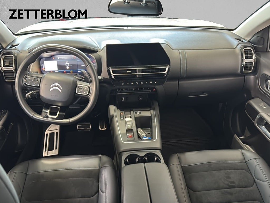 Vehicle Image 10