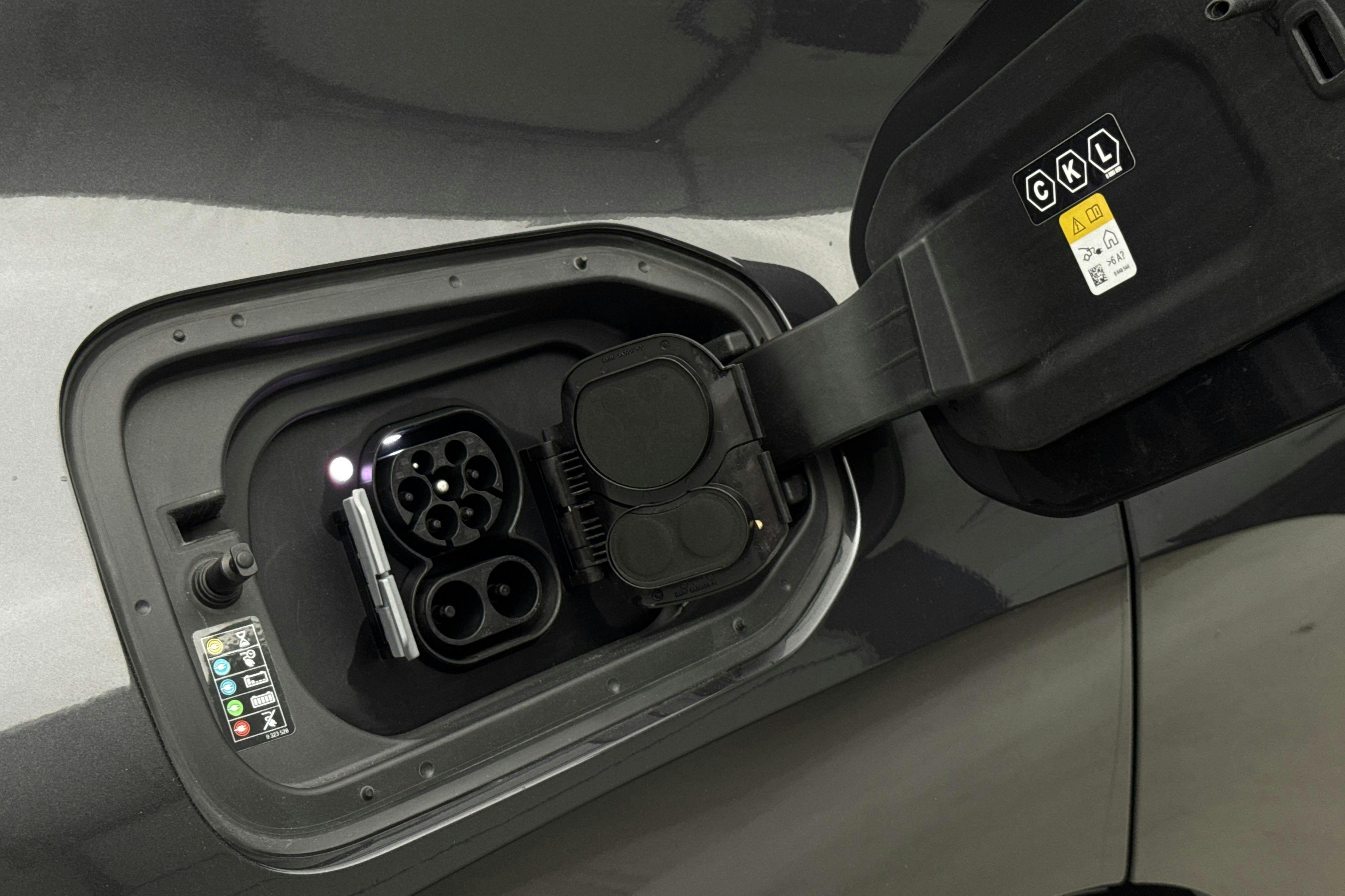 Vehicle Image 16
