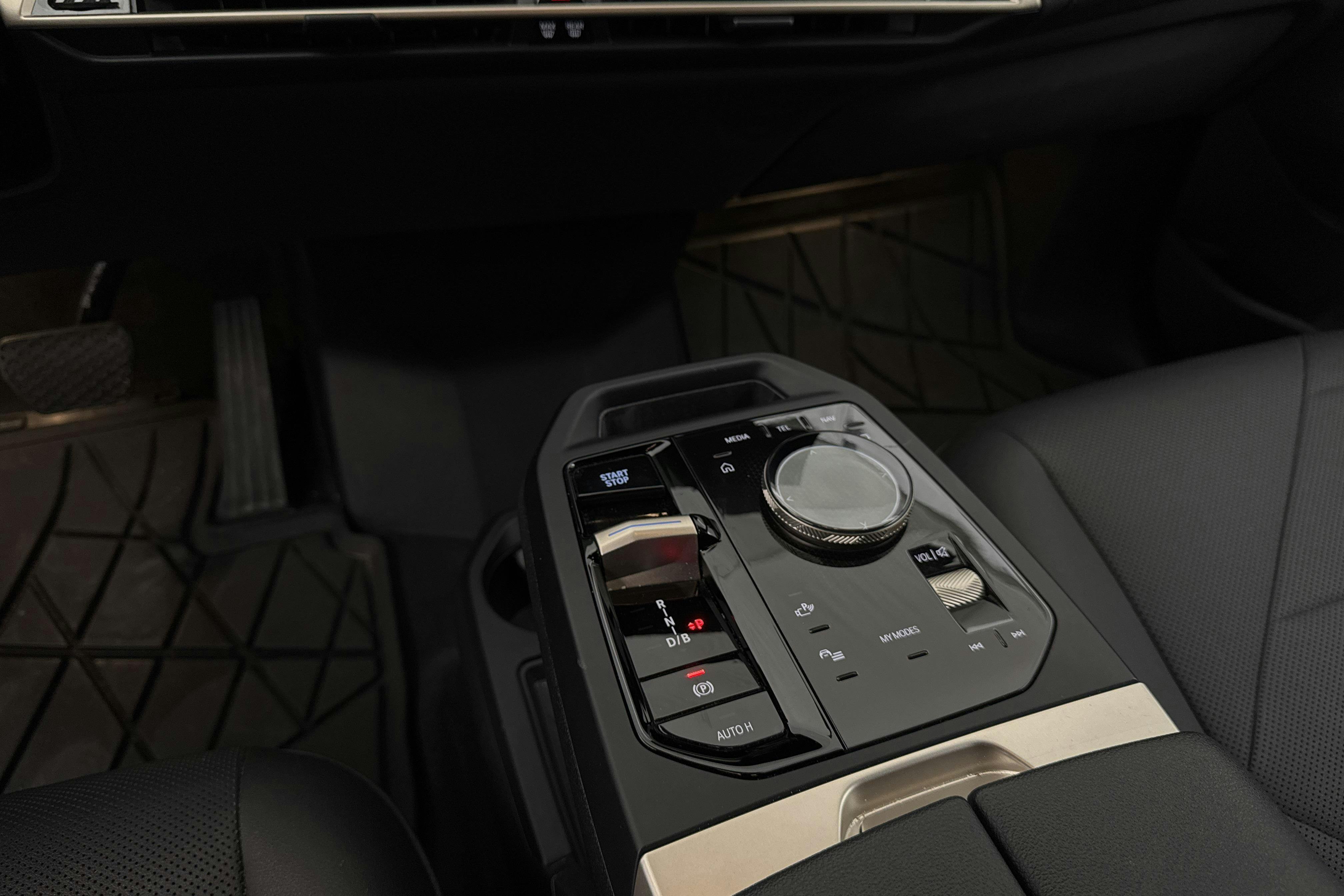 Vehicle Image 18