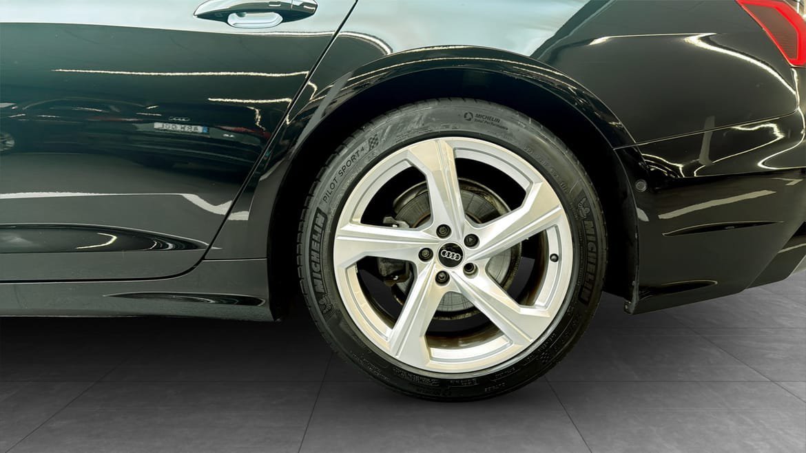 Vehicle Image 6
