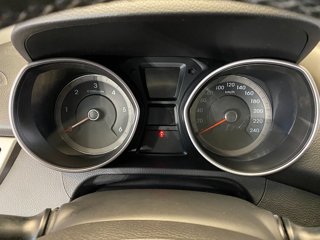 Vehicle Image 32