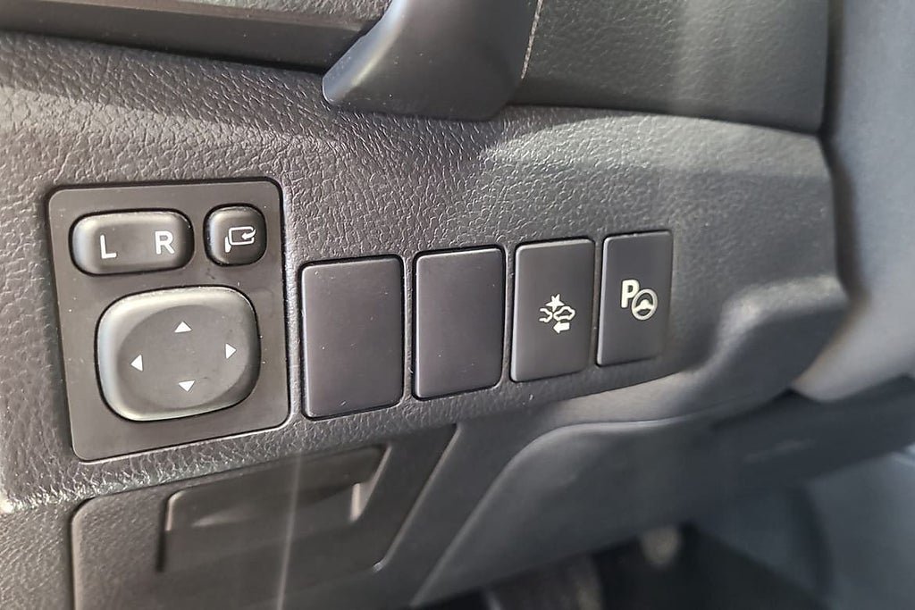 Vehicle Image 16