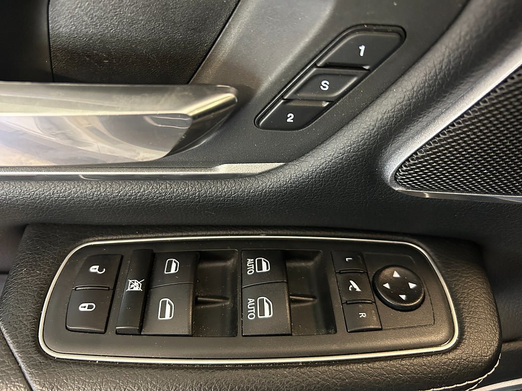 Vehicle Image 17