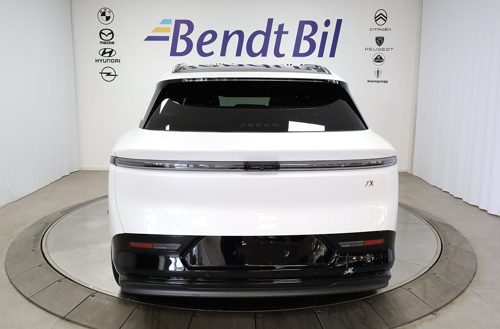 Vehicle Image 8