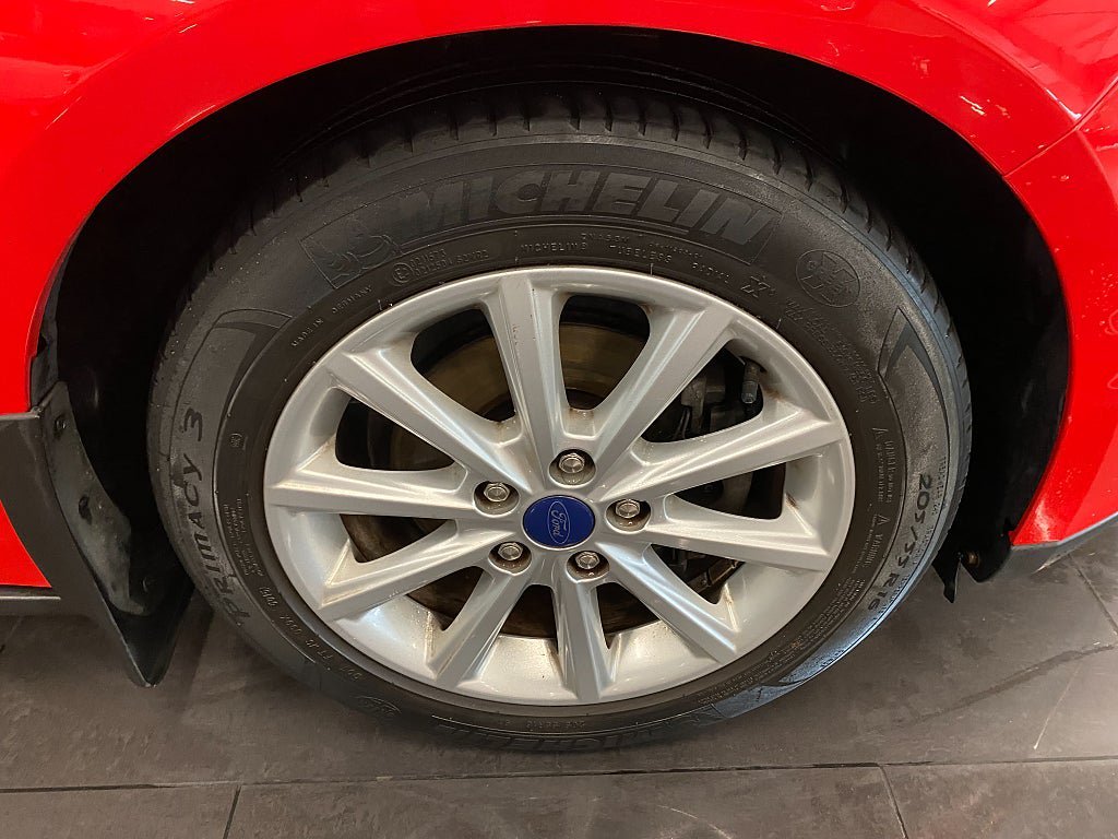 Vehicle Image 9