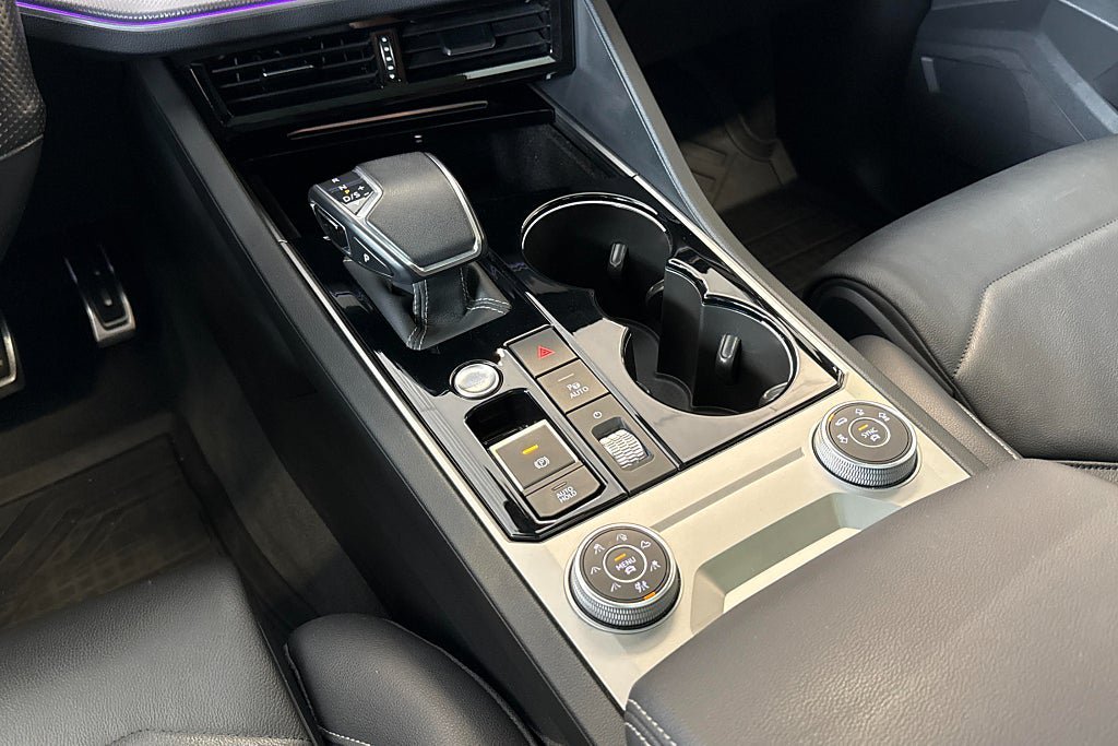 Vehicle Image 32