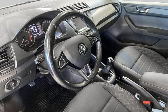Vehicle Image 6