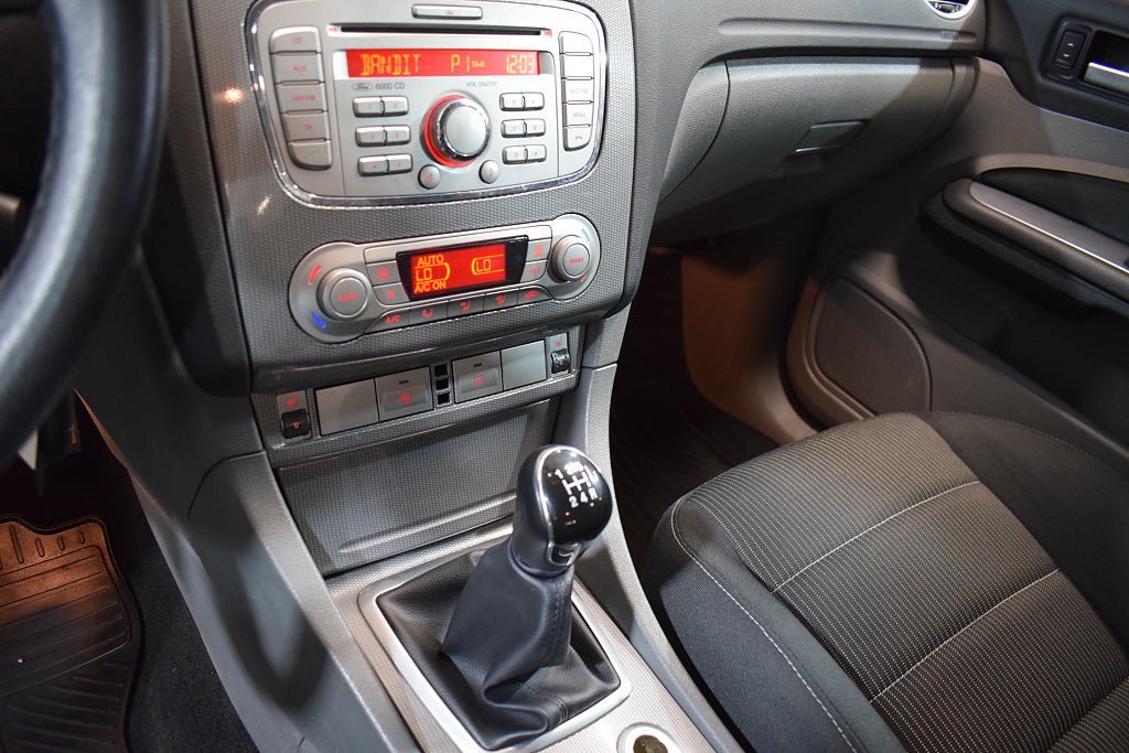 Vehicle Image 15