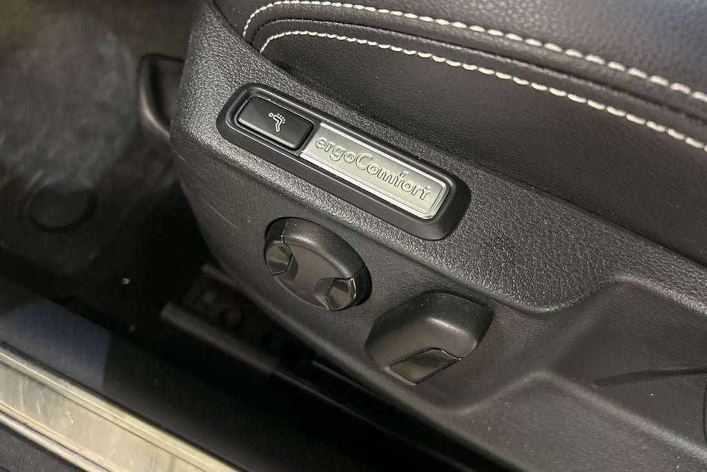 Vehicle Image 24
