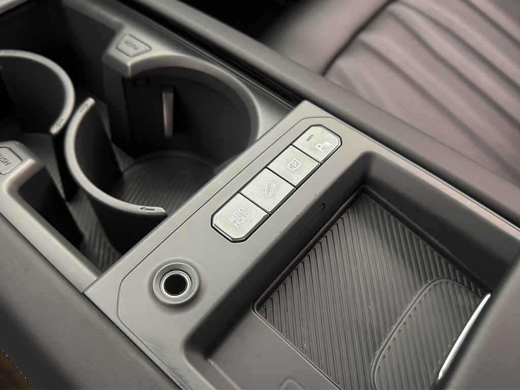 Vehicle Image 23