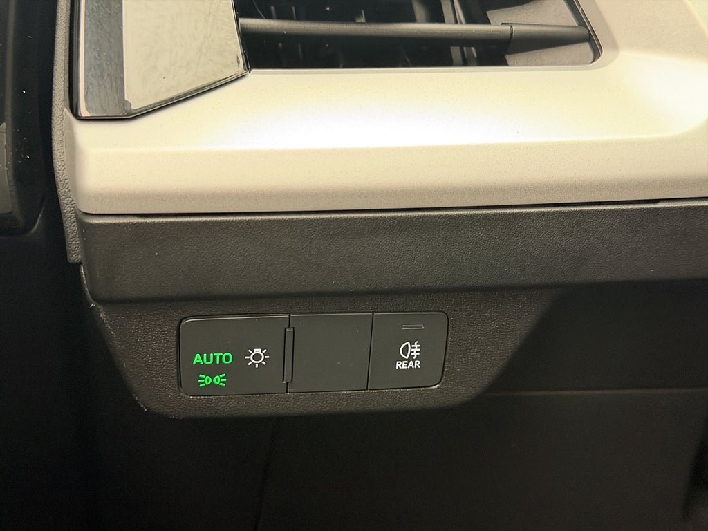 Vehicle Image 26
