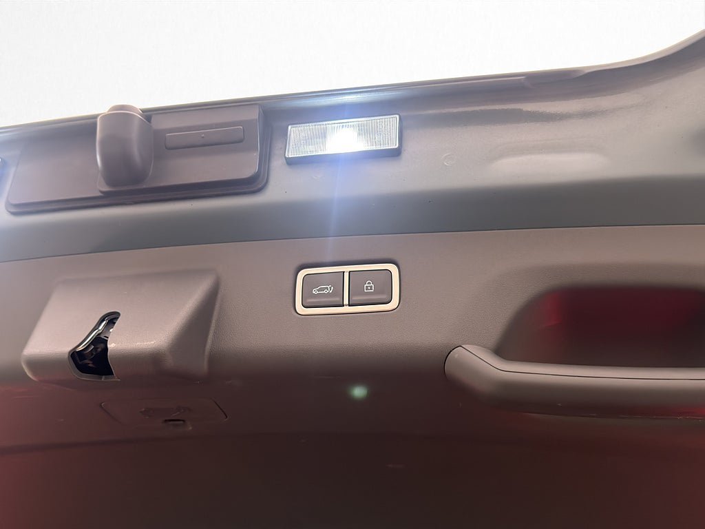 Vehicle Image 32