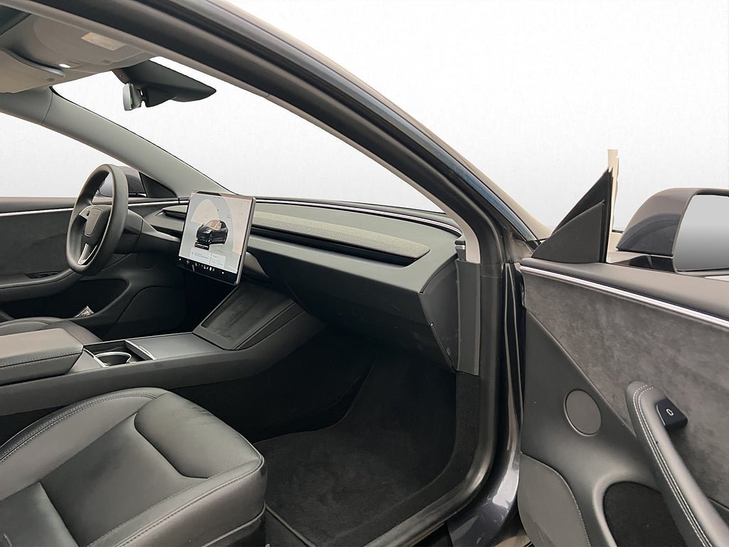 Vehicle Image 25